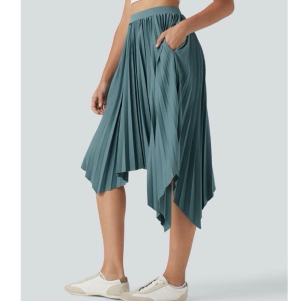 Halara High Waisted Pleated Asymmetrical Hem Casual Skirt Pockets Arctic XS NWT